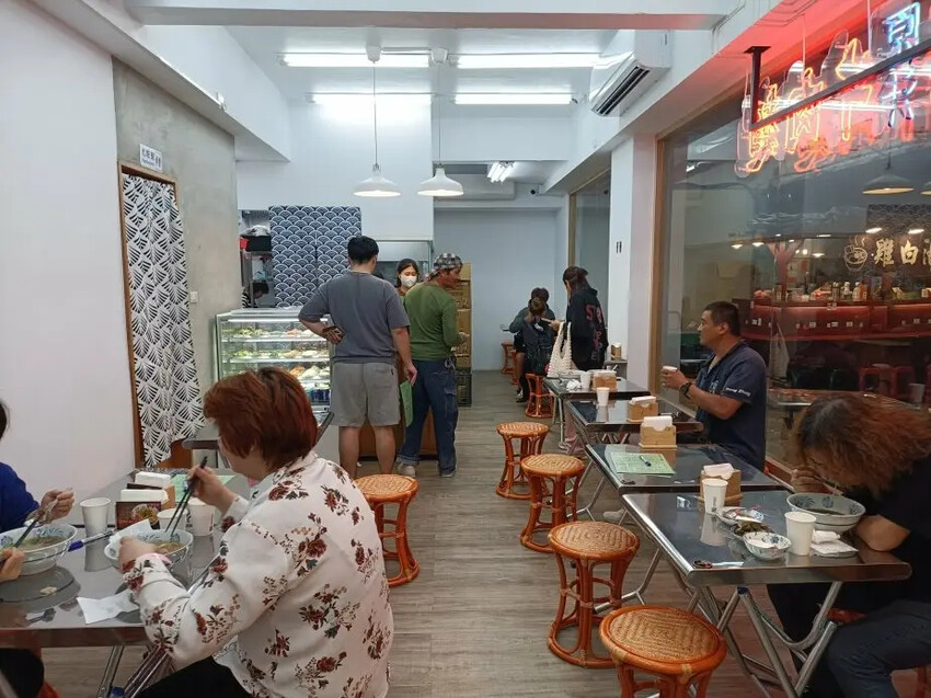 洪記原汁牛肉麵，樹林在地人最愛麻辣味，新北樹林美食。