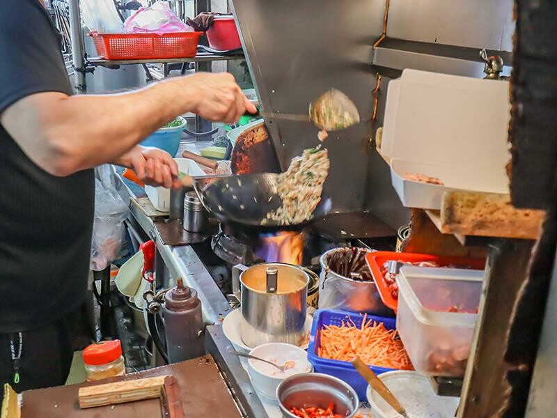 新竹南寮必吃！龍門燉品50秒爆炒炒飯，新竹北區美食推薦。