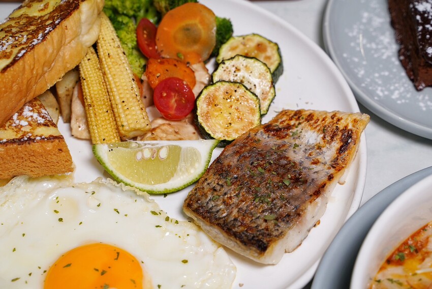 新開幕的「木需奶奶Brunch」竟然是以爬蟲類為主題的早午餐店，早午餐全天候供應超加分！台中平價大份量早午餐新選擇！爬蟲友善餐廳！ - 阿華田的美食日記