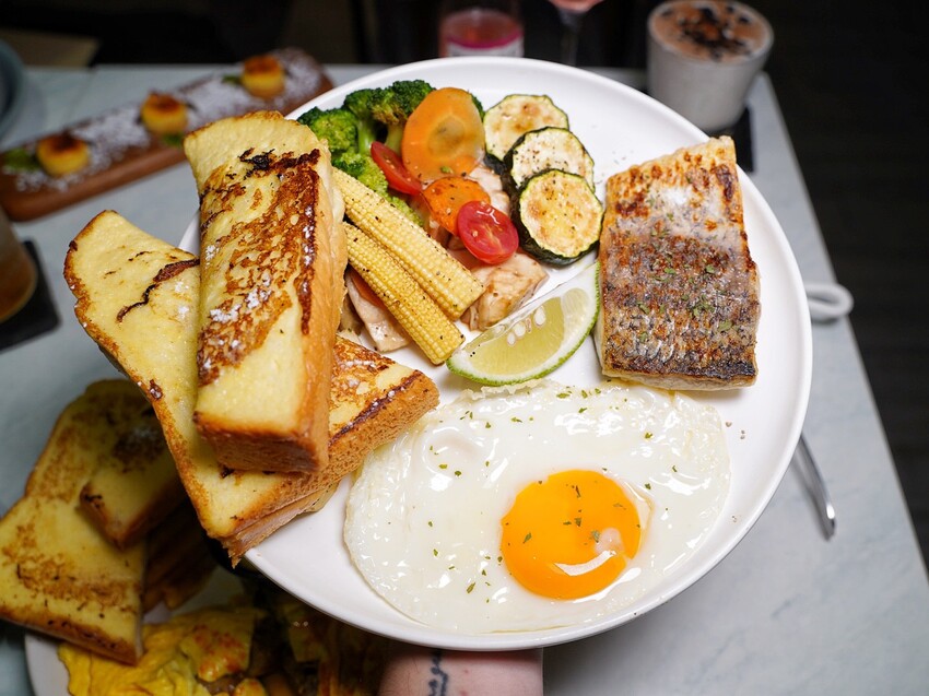 新開幕的「木需奶奶Brunch」竟然是以爬蟲類為主題的早午餐店，早午餐全天候供應超加分！台中平價大份量早午餐新選擇！爬蟲友善餐廳！ - 阿華田的美食日記