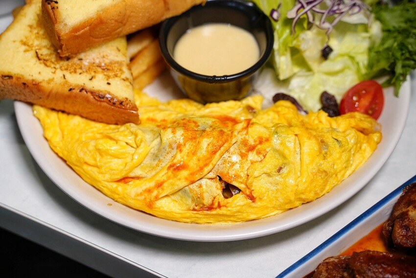 新開幕的「木需奶奶Brunch」竟然是以爬蟲類為主題的早午餐店，早午餐全天候供應超加分！台中平價大份量早午餐新選擇！爬蟲友善餐廳！ - 阿華田的美食日記