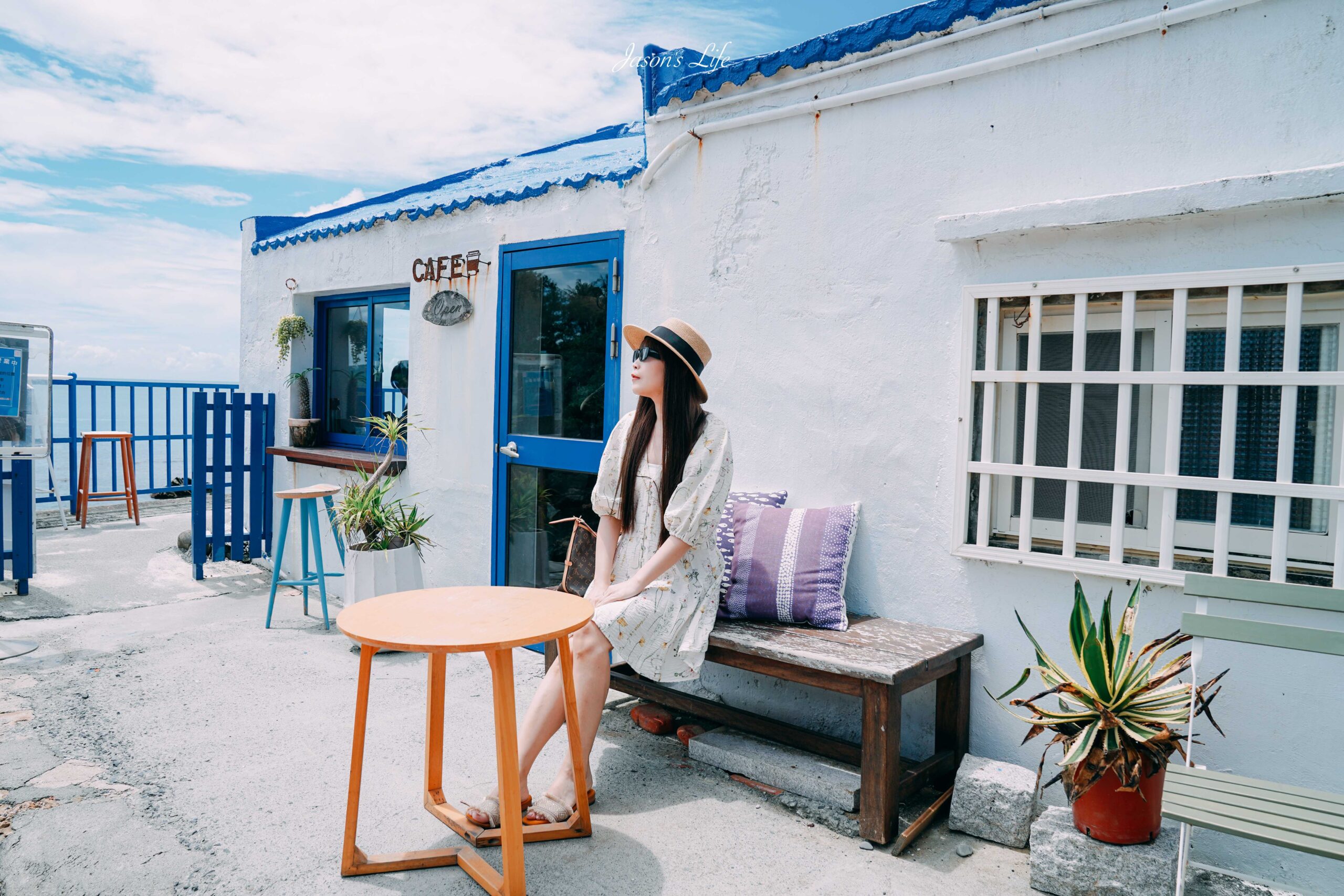 墾丁必訪海景咖啡館！萬里桐Oct.Sun Coffee無敵海景第一排，藍白異國風必拍。