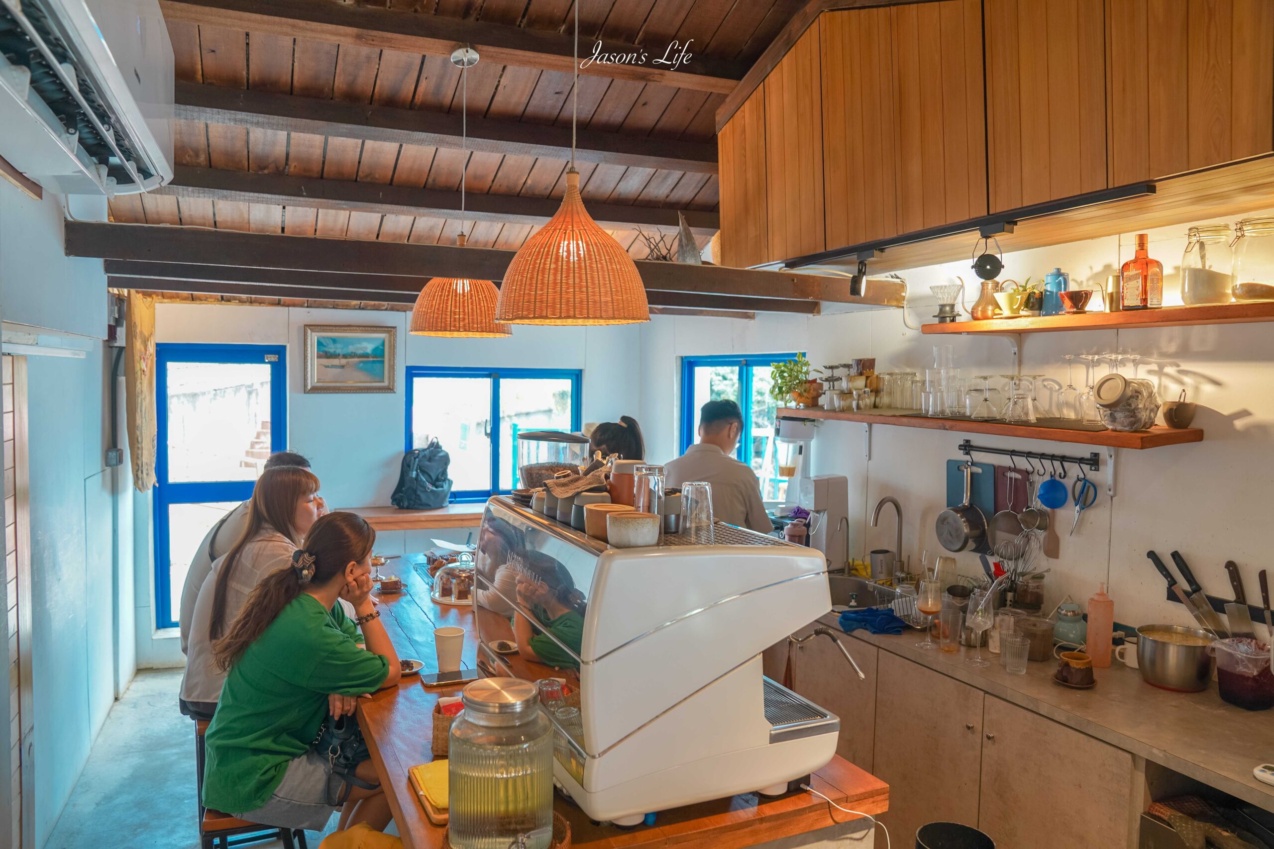 墾丁必訪海景咖啡館！萬里桐Oct.Sun Coffee無敵海景第一排，藍白異國風必拍。