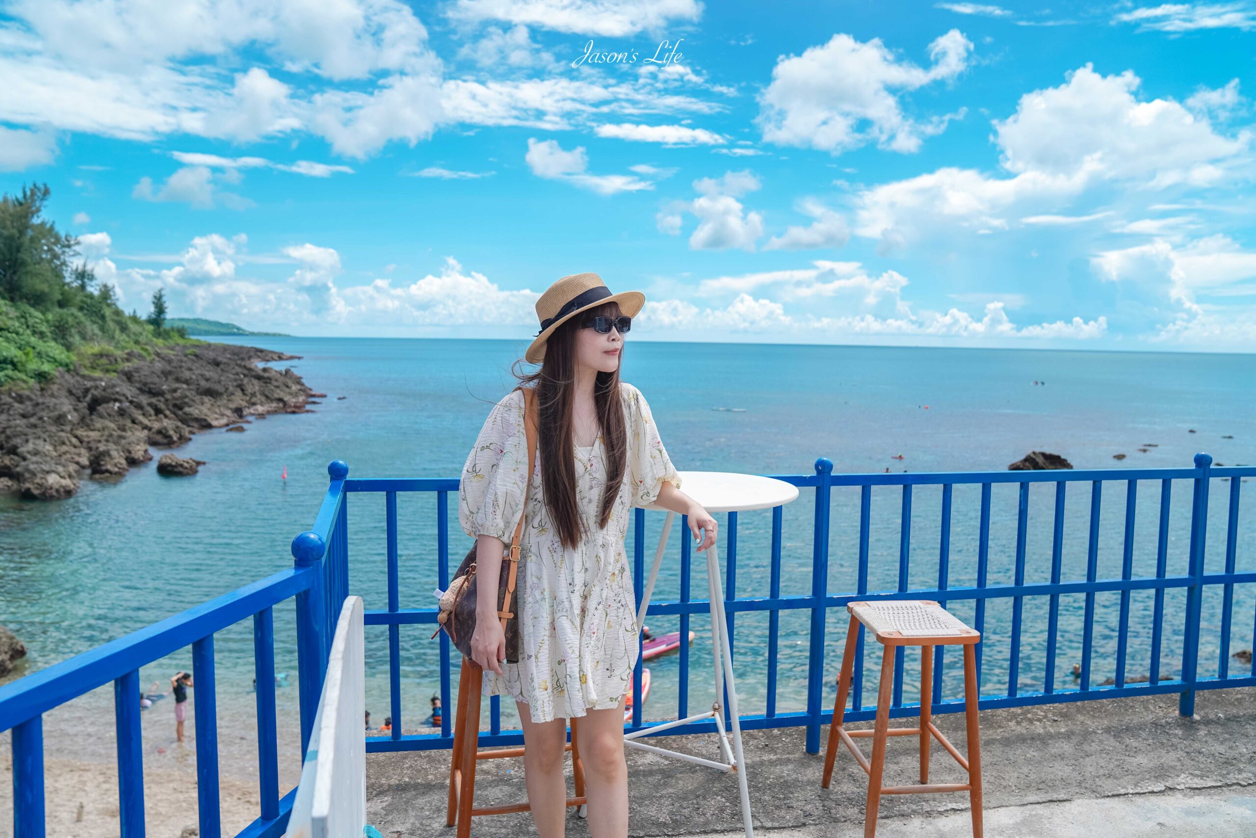 墾丁必訪海景咖啡館！萬里桐Oct.Sun Coffee無敵海景第一排，藍白異國風必拍。