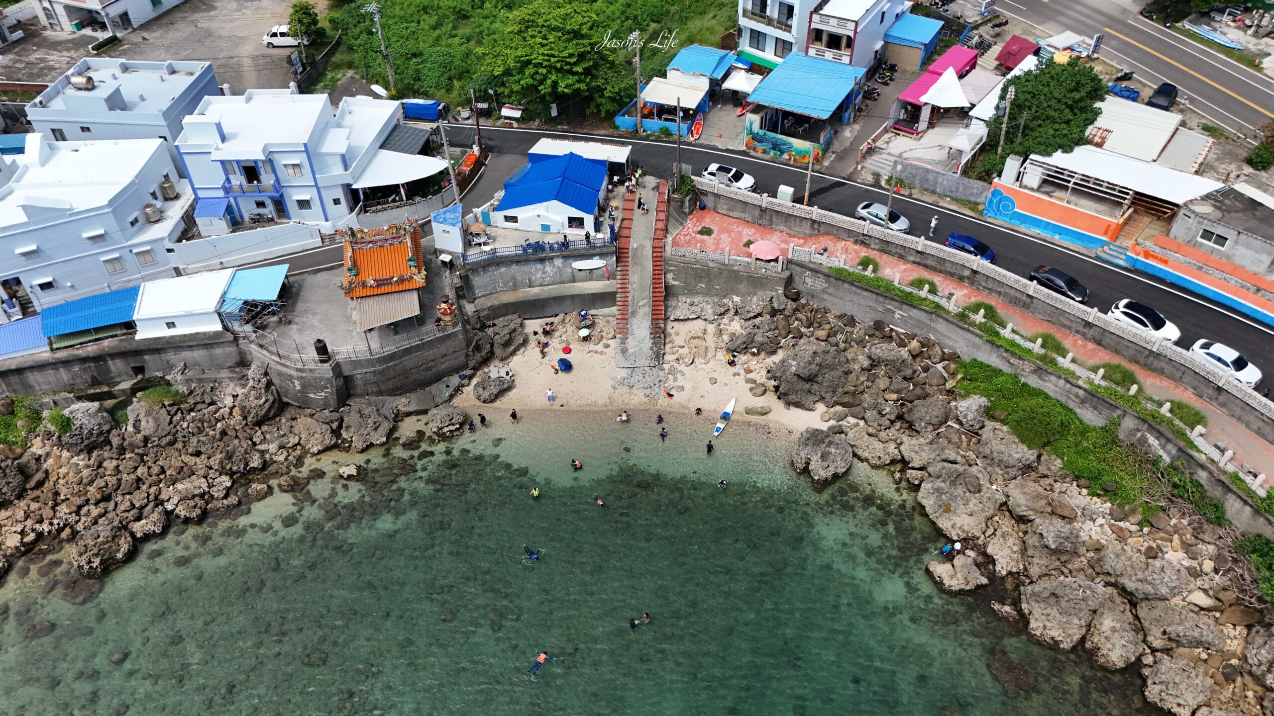 墾丁必訪海景咖啡館！萬里桐Oct.Sun Coffee無敵海景第一排，藍白異國風必拍。