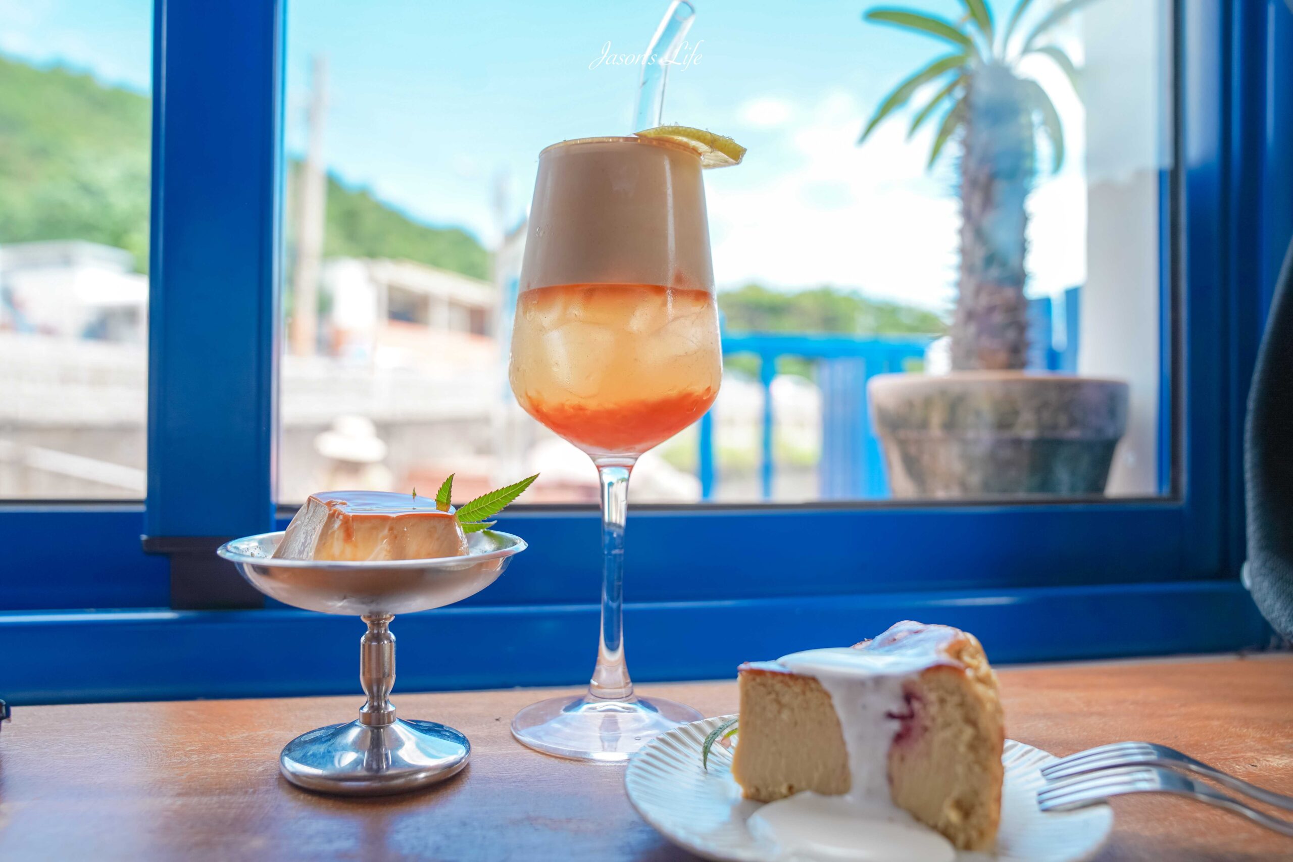 墾丁必訪海景咖啡館！萬里桐Oct.Sun Coffee無敵海景第一排，藍白異國風必拍。