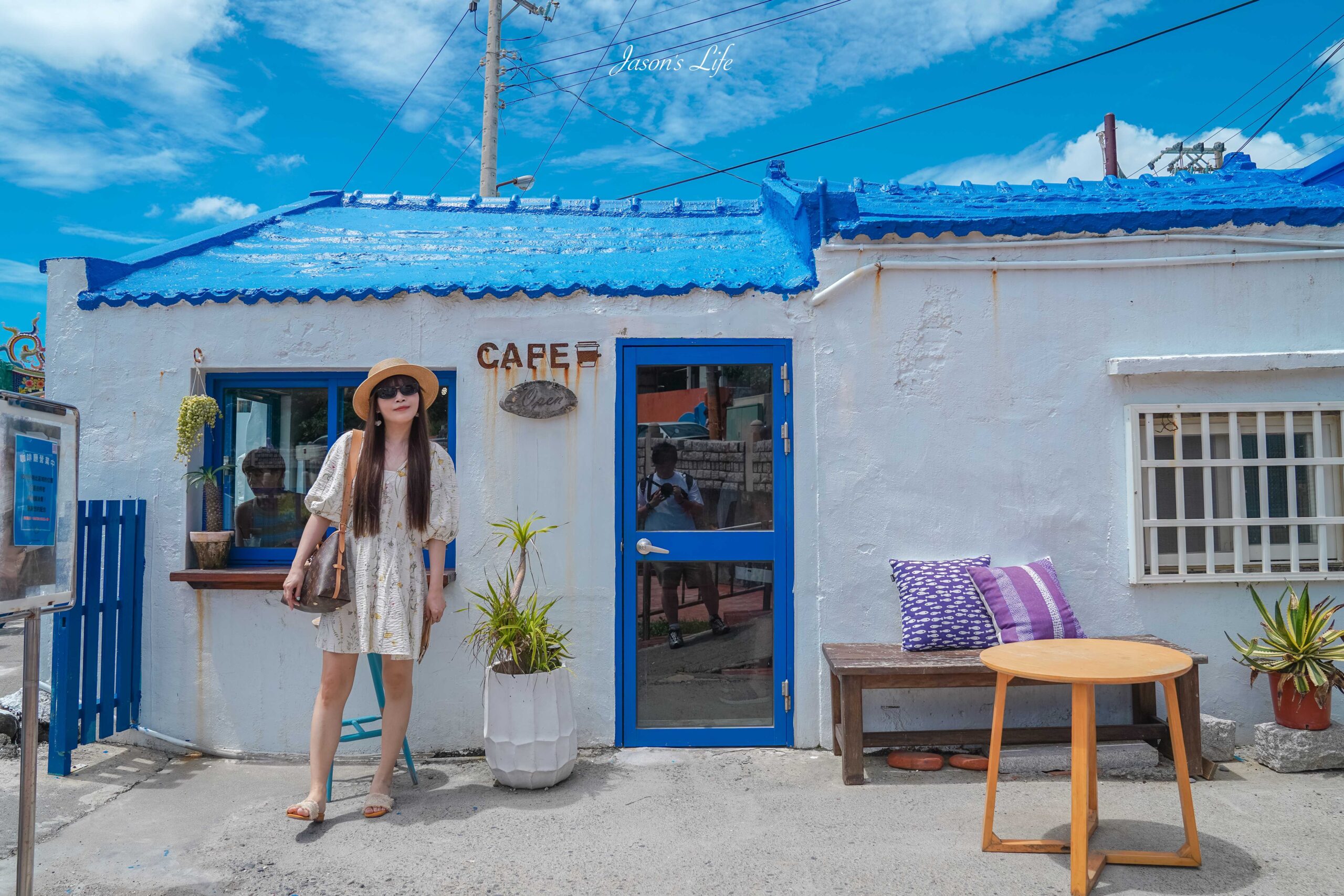 墾丁必訪海景咖啡館！萬里桐Oct.Sun Coffee無敵海景第一排，藍白異國風必拍。