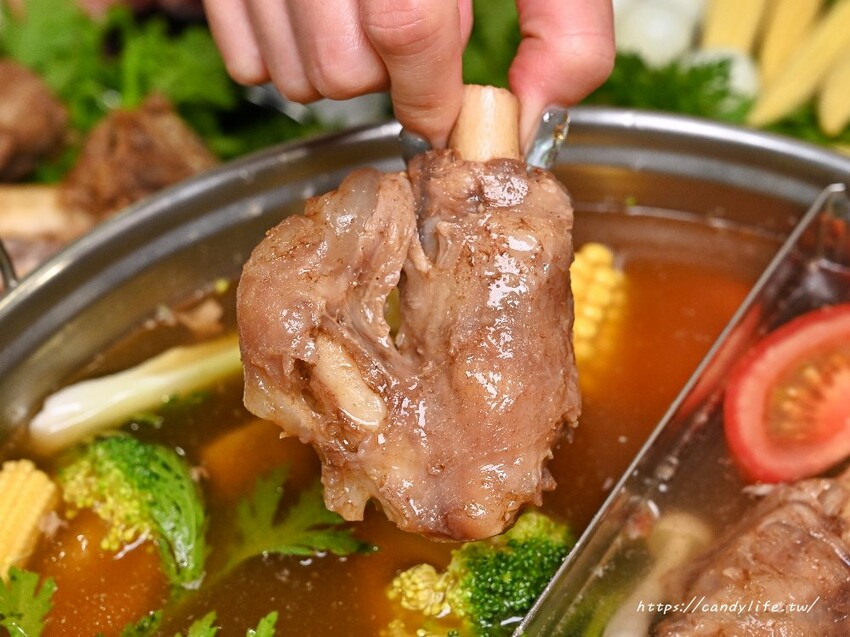 正老林羊肉爐吃到飽｜台中高評價羊肉爐吃到飽再一間，羊肉塊、羊腳筋、羊肋排、羊大骨任你吃到飽～ - 糖糖's 享食生活