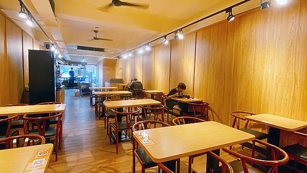 桃園牛肉麵推薦│集英會牛肉麵-武陵店，推宮廷麻辣牛肉麵，涼拌魚皮│桃園美食推薦-10.jpg