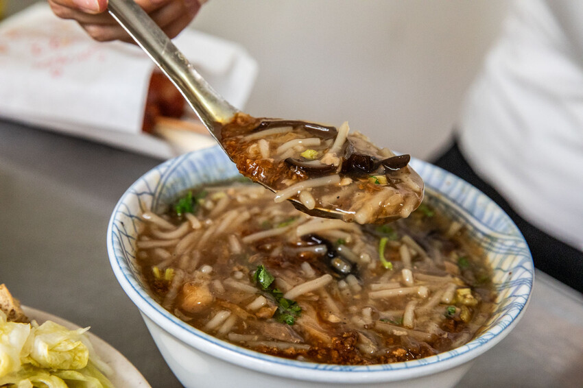 宜蘭阿扁米粉羹推薦，60年老店在地人最愛，隱藏版美食。