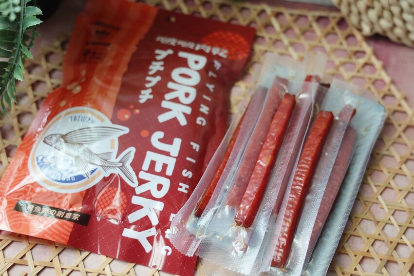 基隆伴手禮推薦，阿里棒棒飛魚卵肉乾必買，阿里棒棒啵啵肉乾新包裝。
