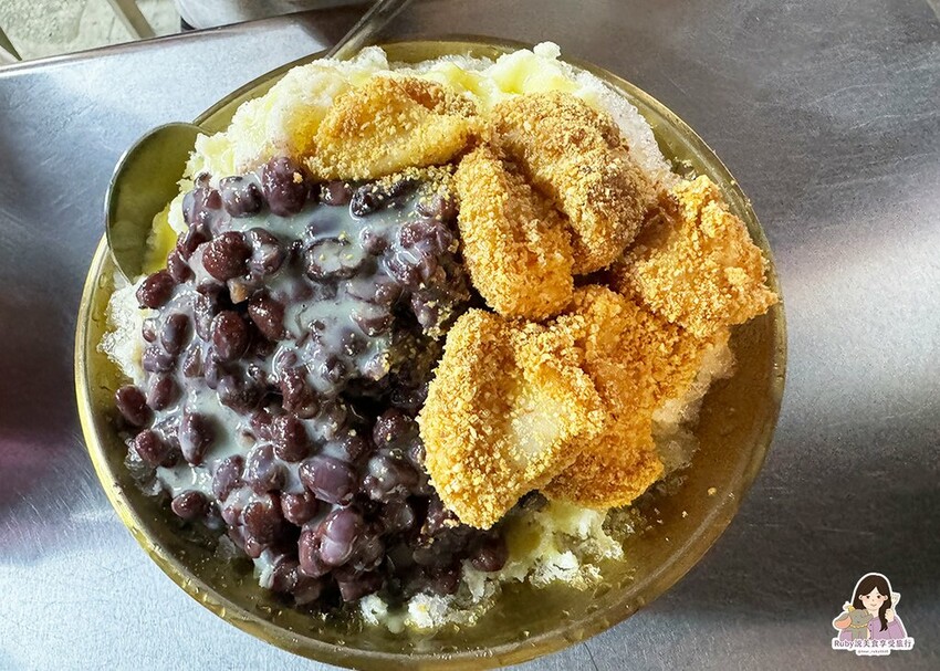 板橋湳雅夜市美食,圓滾滾麻糬冰必吃推薦,花生粉口感超讚。