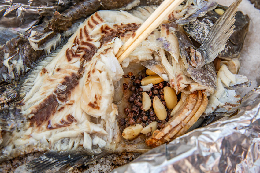 彰化鹿港美食推薦,吃貨漁夫烤魚大份又平價,花椒烤魚只要279元。