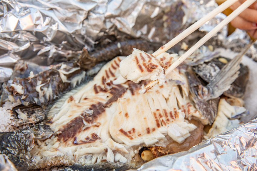 彰化鹿港美食推薦,吃貨漁夫烤魚大份又平價,花椒烤魚只要279元。