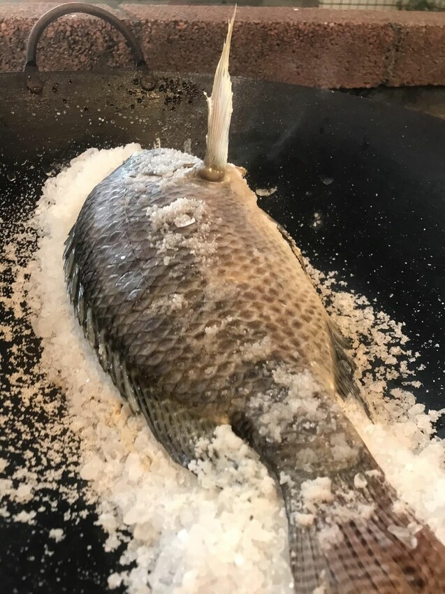 彰化鹿港美食推薦,吃貨漁夫烤魚大份又平價,花椒烤魚只要279元。