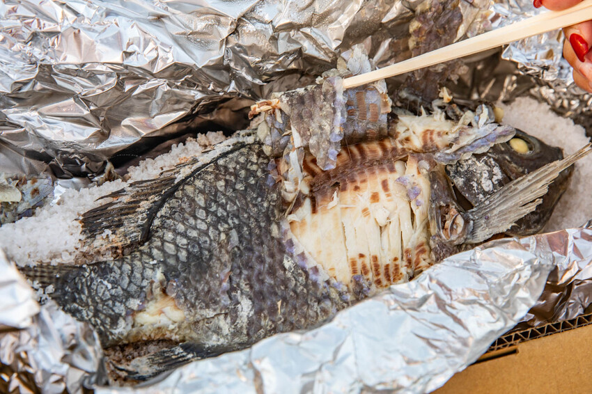 彰化鹿港美食推薦,吃貨漁夫烤魚大份又平價,花椒烤魚只要279元。