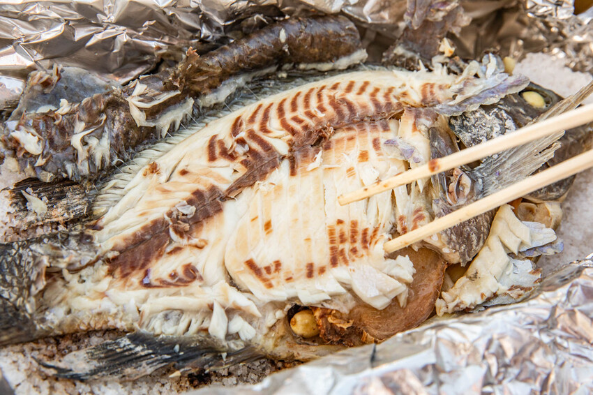 彰化鹿港美食推薦,吃貨漁夫烤魚大份又平價,花椒烤魚只要279元。