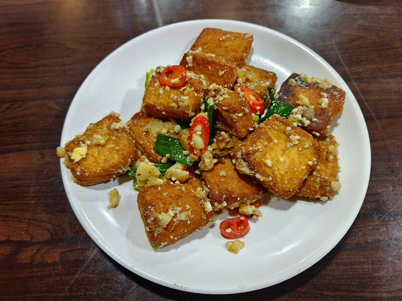 信義區熱炒首選！Google 4.9星「俗又大碗」熱炒嗨起來。