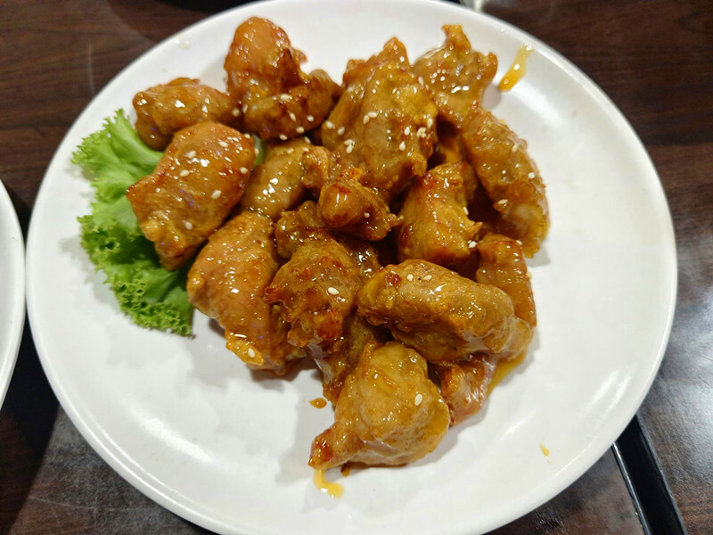 信義區熱炒首選！Google 4.9星「俗又大碗」熱炒嗨起來。