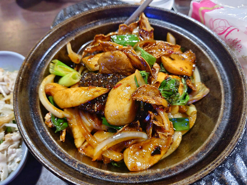 信義區熱炒首選！Google 4.9星「俗又大碗」熱炒嗨起來。