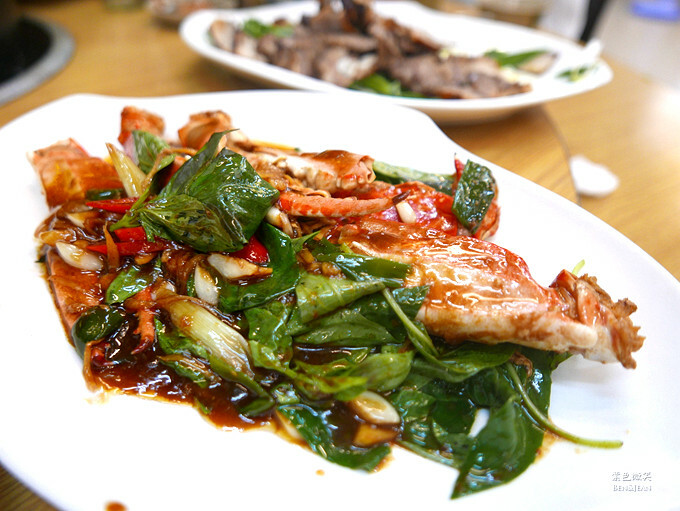 極品海鮮快炒，宜蘭薑母鴨羊肉爐熱炒都吃得到，三合一美味。