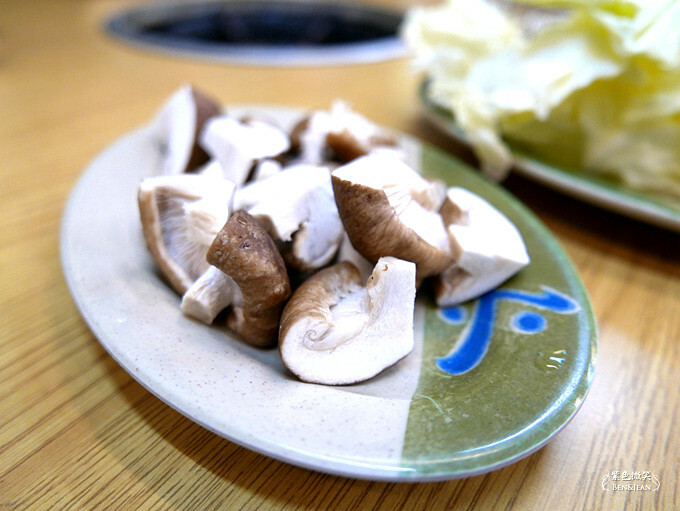 極品海鮮快炒，宜蘭薑母鴨羊肉爐熱炒都吃得到，三合一美味。