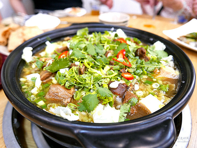 極品海鮮快炒，宜蘭薑母鴨羊肉爐熱炒都吃得到，三合一美味。