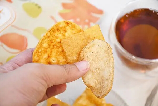 大三鮮脆餅開箱，彰化海鮮團購零食首選，海鮮脆餅超涮嘴。