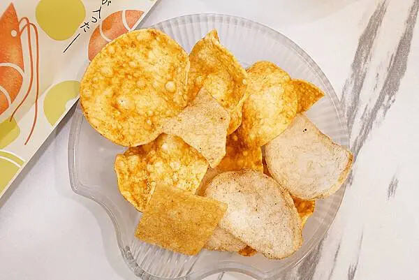 大三鮮脆餅開箱，彰化海鮮團購零食首選，海鮮脆餅超涮嘴。