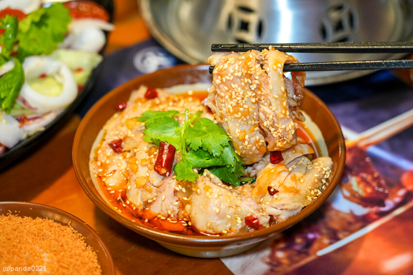 桃園楊梅｜薑太宮市井小火鍋(楊梅店)．288元起爽吃臉盆煙囪鍋，全台獨家火鍋雞也太狂！