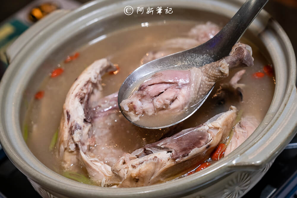 親水河畔韓式料理必吃!人蔘雞湯與超狂炸雞派對讓你愛爆。