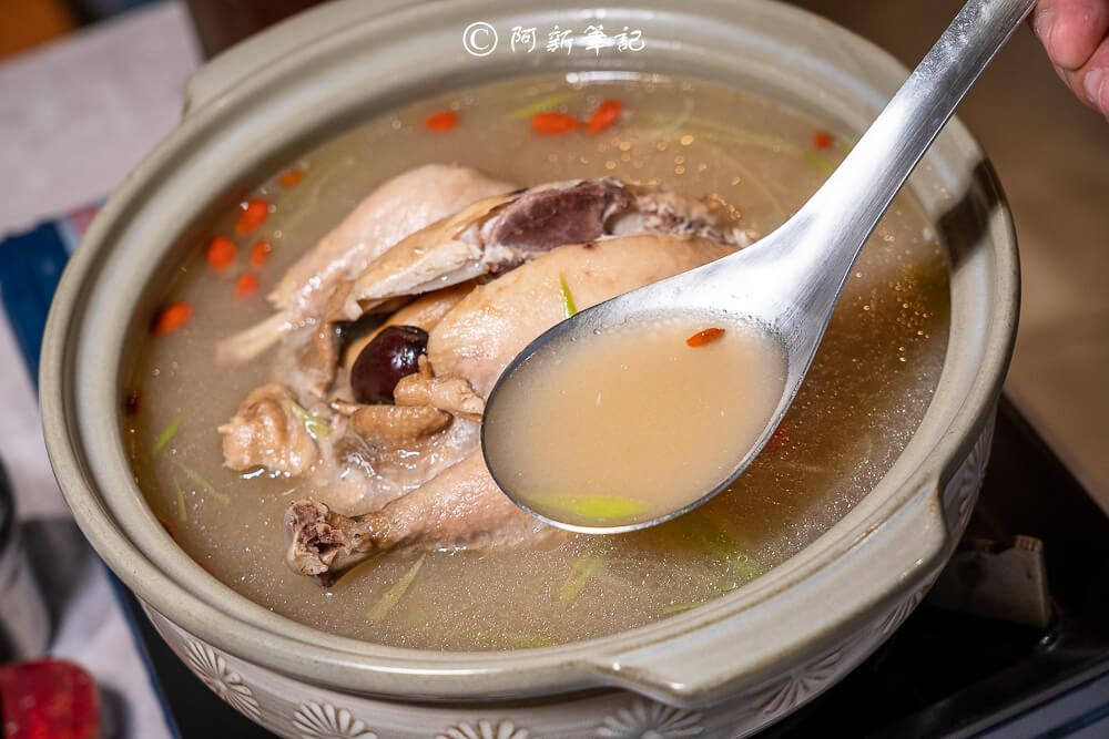 親水河畔韓式料理必吃!人蔘雞湯與超狂炸雞派對讓你愛爆。