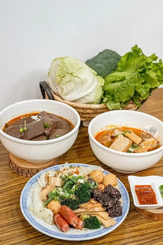 台中大里美食推薦！麻娃子麻辣燙超夠味，隱藏版香辣滷味必吃。