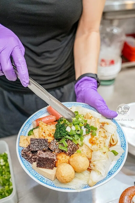 台中大里美食推薦！麻娃子麻辣燙超夠味，隱藏版香辣滷味必吃。