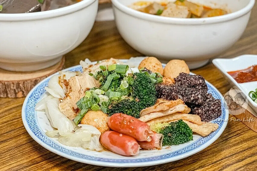 台中大里美食推薦！麻娃子麻辣燙超夠味，隱藏版香辣滷味必吃。