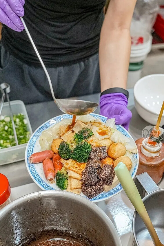 台中大里美食推薦！麻娃子麻辣燙超夠味，隱藏版香辣滷味必吃。