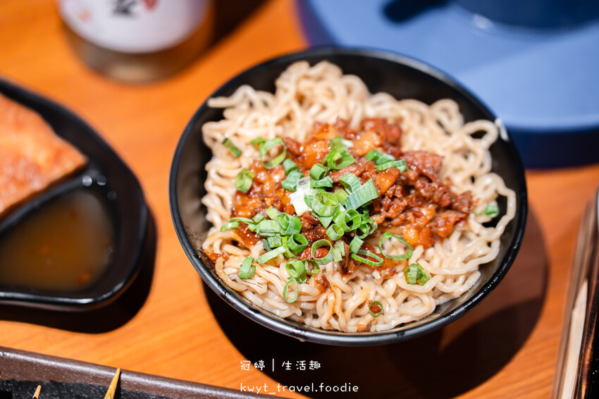 台北居酒屋推薦_柒息地串燒居酒屋晴光店，全台唯一鍋巴烤肉粽！炙烤肉粽刷上烤肉神醬，必吃端午節食物_2025菜單 – 冠婷生活趣