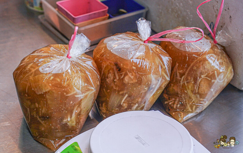 有膨皮的高興古早味辦桌羹，傳統市場傳承40年辦桌羹、油飯 X 瑞興市場、高雄美食、必吃肉羹 - 跟著尼力吃喝玩樂＆親子生活