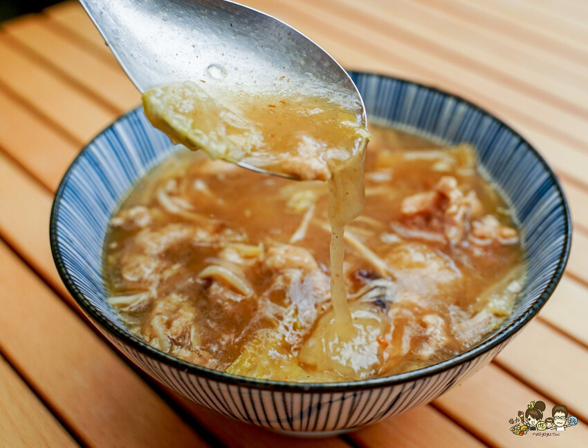 有膨皮的高興古早味辦桌羹，傳統市場傳承40年辦桌羹、油飯 X 瑞興市場、高雄美食、必吃肉羹 - 跟著尼力吃喝玩樂＆親子生活