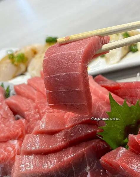 屏東東港華僑市場【宏將生魚片&日式手作料理】魚肉現切看得到，