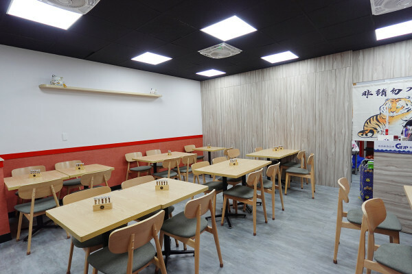 新北市板橋區這家不用沾醬的熟成咖哩火鍋一吃就愛上-94咖哩孃，新北市政府、板橋大遠百附近有咖哩火鍋及簡餐的平價餐廳