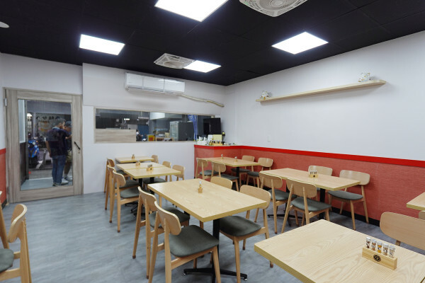 新北市板橋區這家不用沾醬的熟成咖哩火鍋一吃就愛上-94咖哩孃，新北市政府、板橋大遠百附近有咖哩火鍋及簡餐的平價餐廳