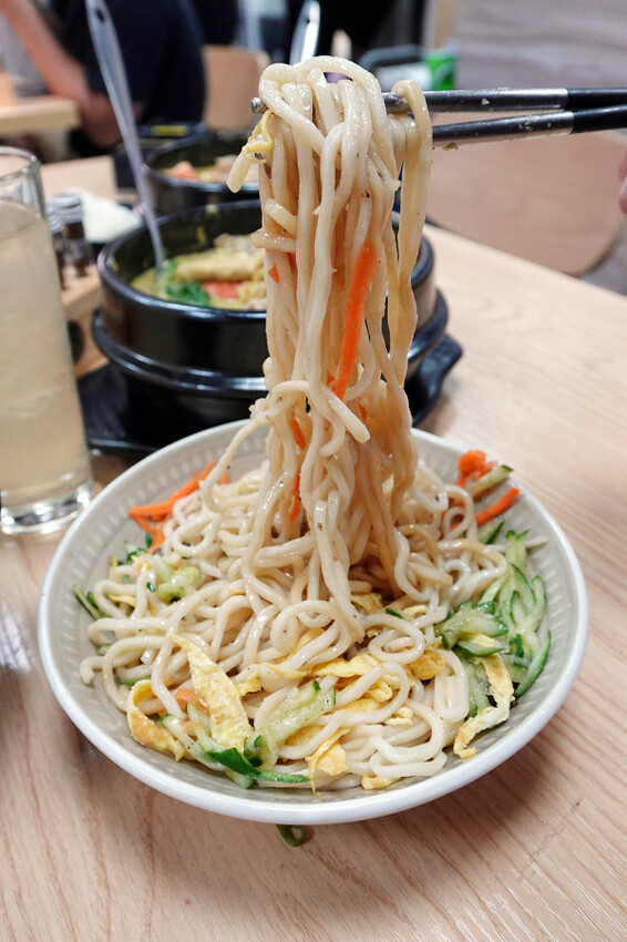 新北市板橋區這家不用沾醬的熟成咖哩火鍋一吃就愛上-94咖哩孃，新北市政府、板橋大遠百附近有咖哩火鍋及簡餐的平價餐廳