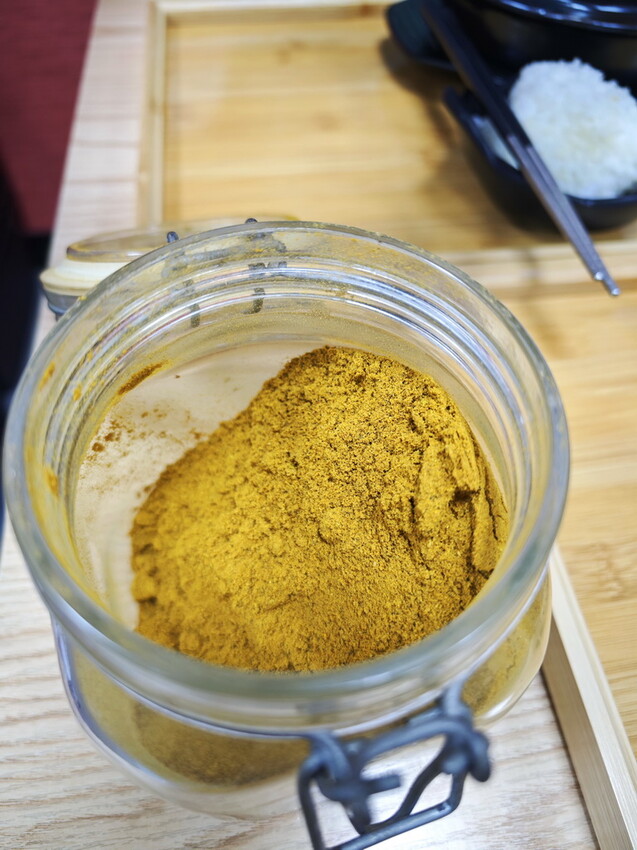板橋新開咖哩專門店【94咖哩孃】一人小火鍋暖心上桌：香濃不膩熟成咖哩鍋＋必吃開胃醋溜麵，平價人氣店. - 老爺爺與小老婆