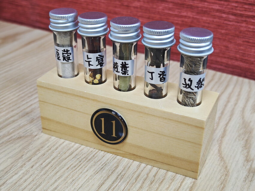 板橋新開咖哩專門店【94咖哩孃】一人小火鍋暖心上桌：香濃不膩熟成咖哩鍋＋必吃開胃醋溜麵，平價人氣店. - 老爺爺與小老婆