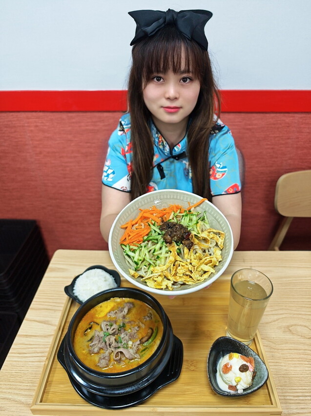 板橋新開咖哩專門店【94咖哩孃】一人小火鍋暖心上桌：香濃不膩熟成咖哩鍋＋必吃開胃醋溜麵，平價人氣店. - 老爺爺與小老婆