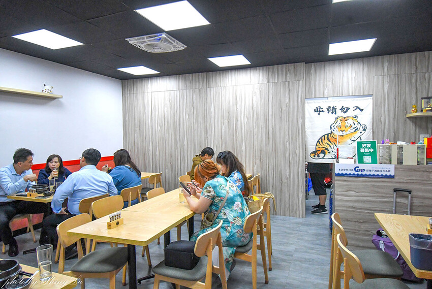 獨家熟成咖喱，選用13種香料獨家配方，跟外面吃到的不一樣，辛香味十足會回甘，而且不會辣