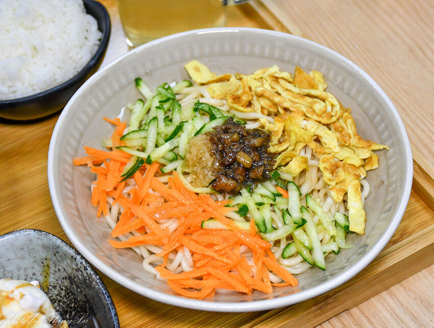 獨家熟成咖喱，選用13種香料獨家配方，跟外面吃到的不一樣，辛香味十足會回甘，而且不會辣