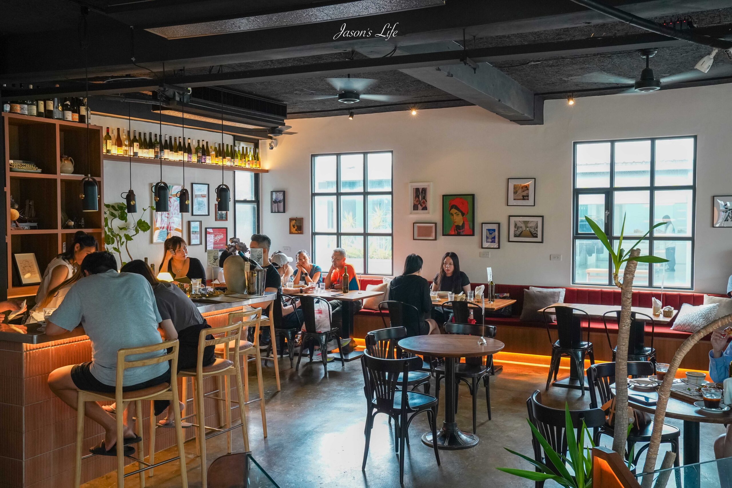 台中勤美美食推薦！做咖啡hecho老牌咖啡廳變身餐酒館，台中最潮聚餐選擇。