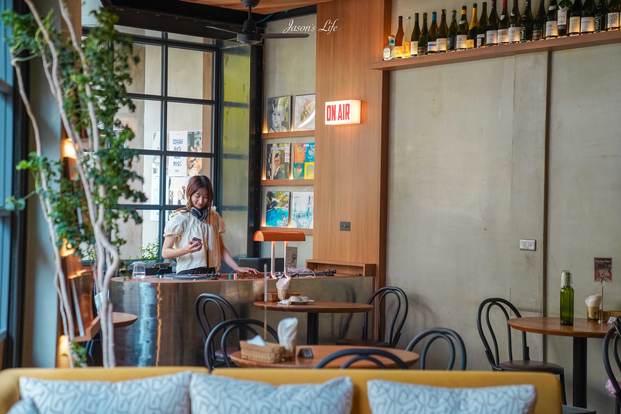 台中勤美美食推薦！做咖啡hecho老牌咖啡廳變身餐酒館，台中最潮聚餐選擇。
